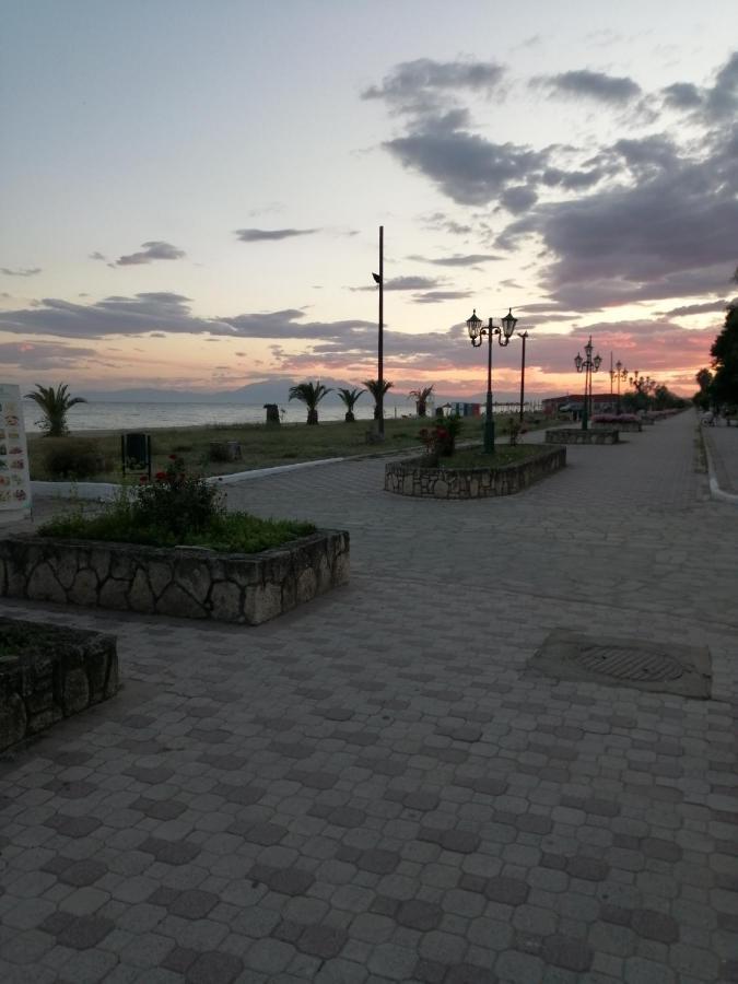 Hotel Eleni Paralia Dionysiou Exterior foto